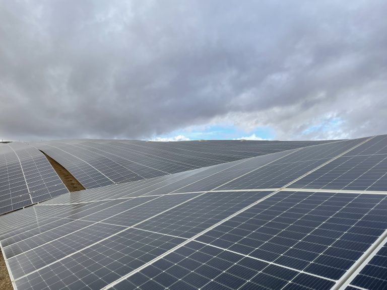 Bouygues Energies et Services signe un partenariat avec Solkampaniet pour une transition énergétique durable