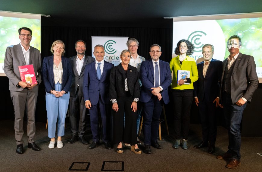 Participants and speakers of the conference on plastic organized in Paris by the circle of committed companies, in advance of the negotiations at UNESCO/ François-Michel Lambert right in blue jeans/ Credit Photo: CDEE