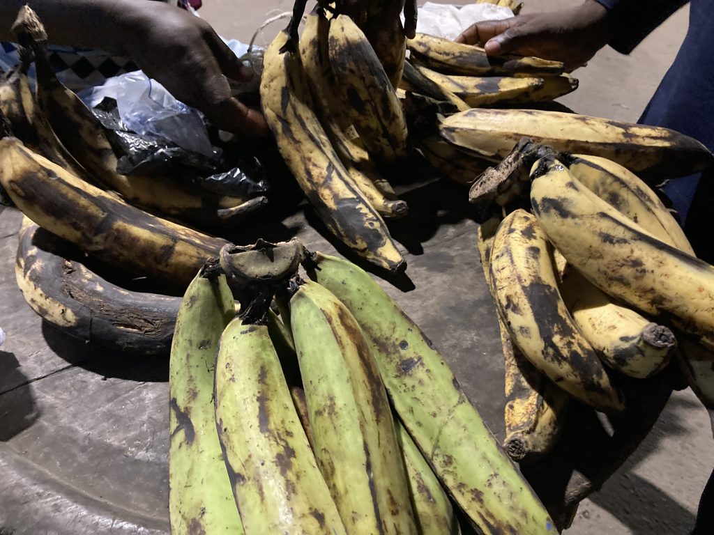 Bananes plantins-
Marché de Kaneshie à Accra au Ghana- @eraenvironnement